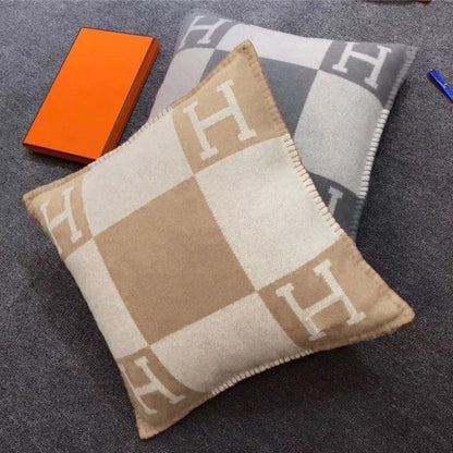 Luxury H letter Pillow Cover